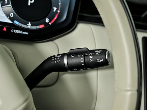 Used 2024 Land Rover Range Rover Long Wheelbase Autobiography image 31