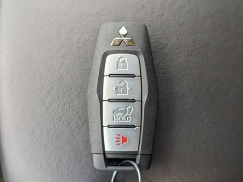 New 2025 Mitsubishi Outlander SE image 32