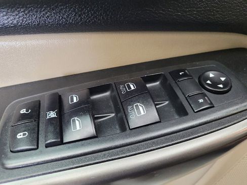 Used 2021 Jeep Cherokee Latitude FWD image 27
