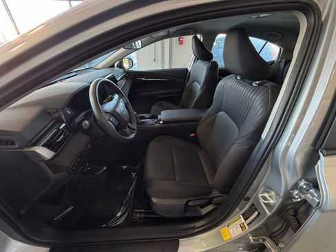 Used 2025 Toyota Camry LE image 31