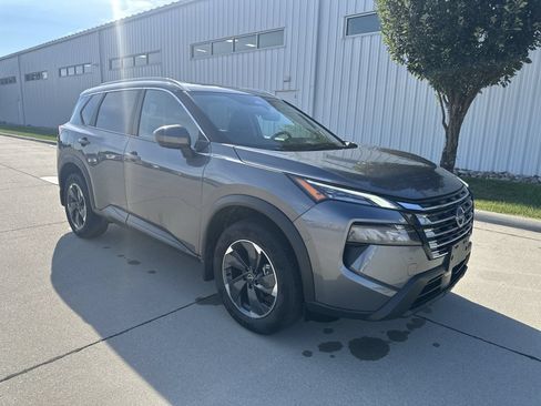Used 2025 Nissan Rogue SV w/ SV Premium Package AWD/4WD image 16