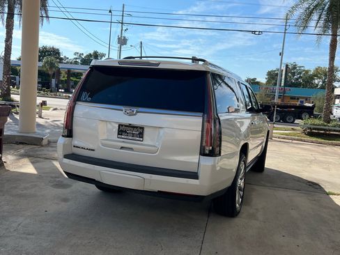 Used 2015 Cadillac Escalade ESV Premium image 3