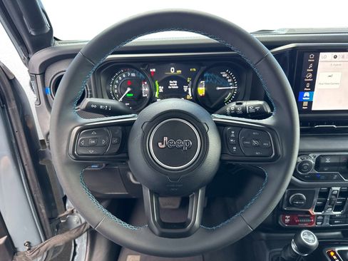 Used 2025 Jeep Wrangler Unlimited Rubicon 4xe image 27