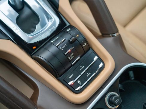 Used 2018 Porsche Cayenne S image 21