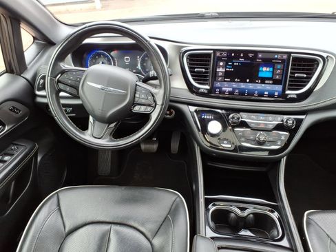 Used 2022 Chrysler Pacifica Limited w/ S Appearance Package FWD image 14