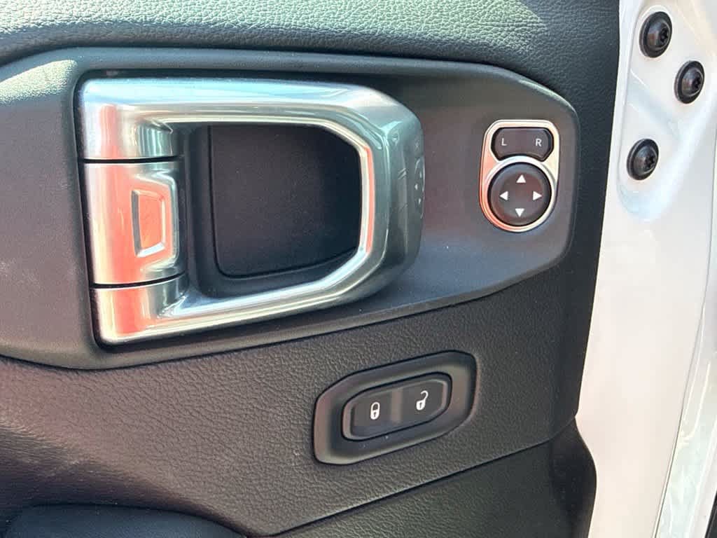 Used 2025 Jeep Wrangler Unlimited Sahara AWD/4WD image 15