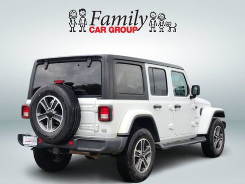 Used 2023 Jeep Wrangler Unlimited Sahara AWD/4WD image 4