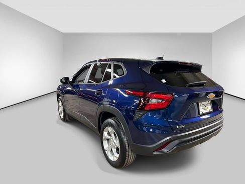 Used 2024 Chevrolet Trax LS w/ LS Convenience Package FWD image 6