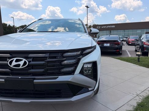 Used 2025 Hyundai Tucson SEL FWD image 13