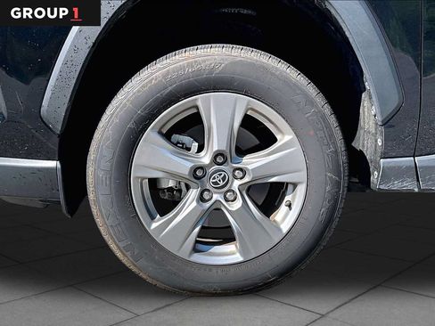Certified 2025 Toyota RAV4 XLE AWD/4WD image 11