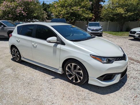 Used 2017 Toyota Corolla iM FWD image 2