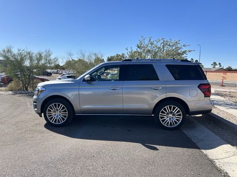 Used 2024 Ford Expedition Limited image 6