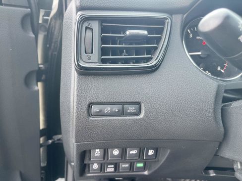 Used 2020 Nissan Rogue SV w/ Premium Package AWD/4WD image 23