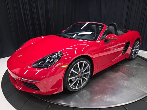 Used 2021 Porsche 718 Boxster RWD image 42