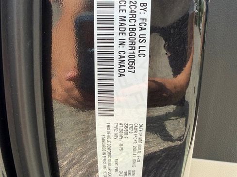 Used 2024 Chrysler Pacifica Touring-L FWD image 19