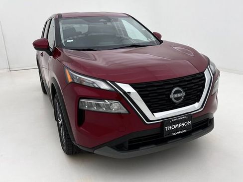 Used 2022 Nissan Rogue SV AWD/4WD image 3