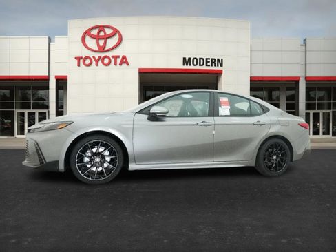 New 2026 Toyota Camry SE image 7