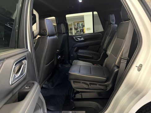 Used 2024 GMC Yukon SLT w/ SLT Luxury Package image 24
