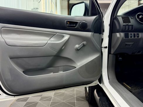 Used 2012 Toyota Tacoma Pickup 2D 6 ft image 6