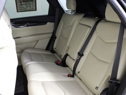 Used 2019 Cadillac XT5 FWD image 20