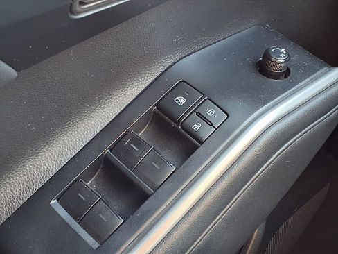 Used 2022 Toyota Highlander XLE image 11