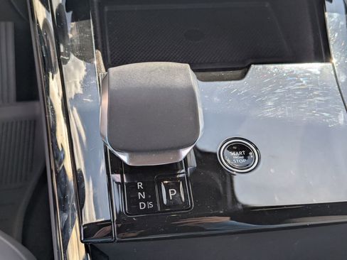 Used 2025 Land Rover Range Rover Sport SE AWD/4WD image 19