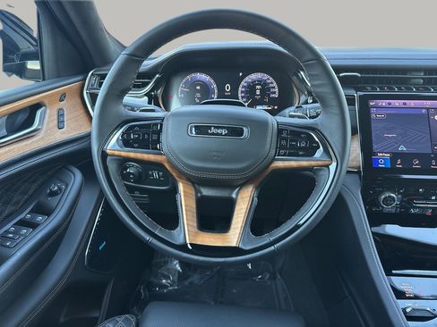 Used 2025 Jeep Grand Cherokee Summit image 14