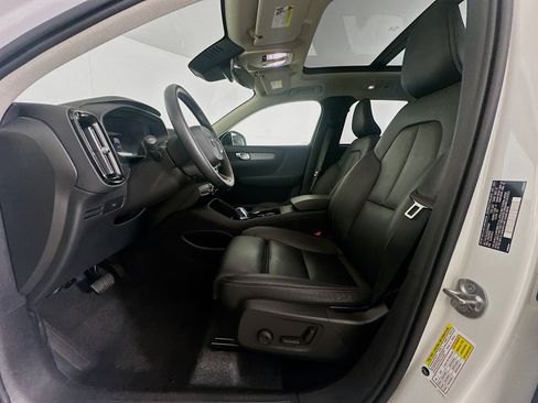 Used 2025 Volvo XC40 B5 Plus AWD/4WD image 13