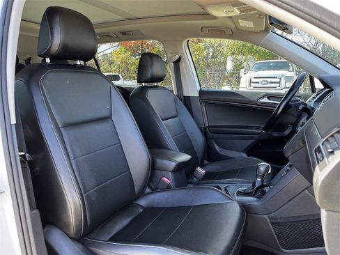 Used 2018 Volkswagen Tiguan SEL image 25