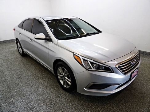 Used 2017 Hyundai Sonata SE FWD image 3
