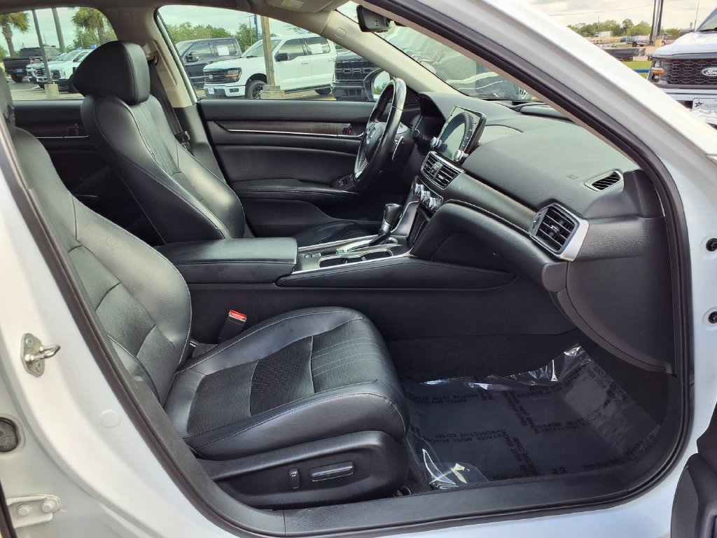 Used 2018 Honda Accord Touring image 29