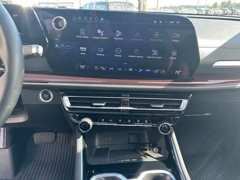 Used 2024 Chevrolet Traverse RS image 15