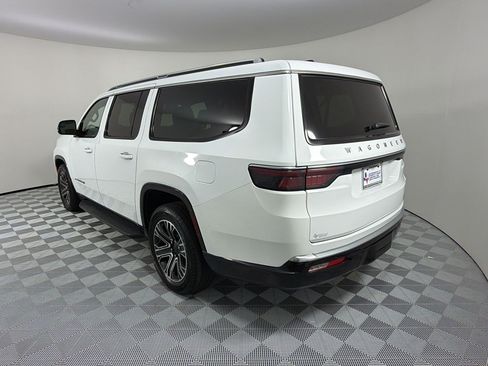 Used 2024 Jeep Wagoneer L Series II w/ Flexible Seating Group RWD image 3