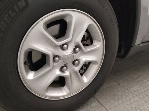 Used 2017 Jeep Grand Cherokee Laredo w/ Quick Order Package 2BE RWD image 31