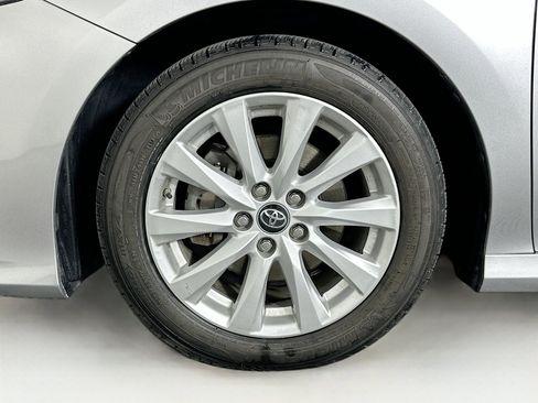 Used 2018 Toyota Camry LE image 11