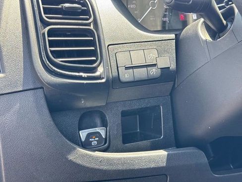 Used 2025 RAM ProMaster 2500 w/ Convenience Group FWD image 3