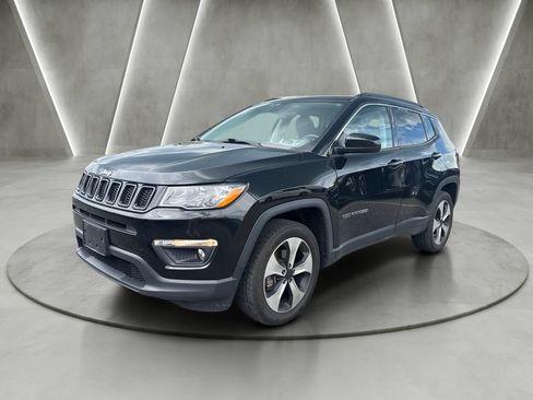Used 2020 Jeep Compass Latitude w/ Cold Weather Group AWD/4WD image 3
