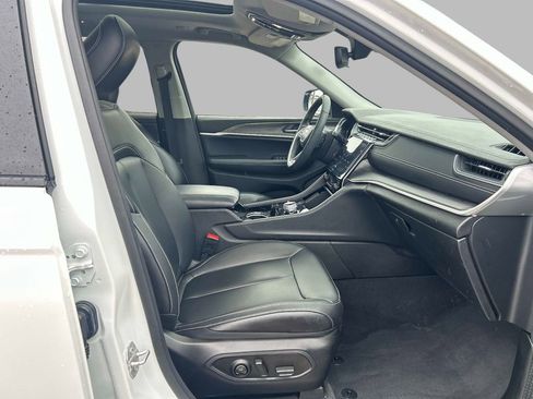 Used 2023 Jeep Grand Cherokee L Limited w/ Black Appearance Package image 20