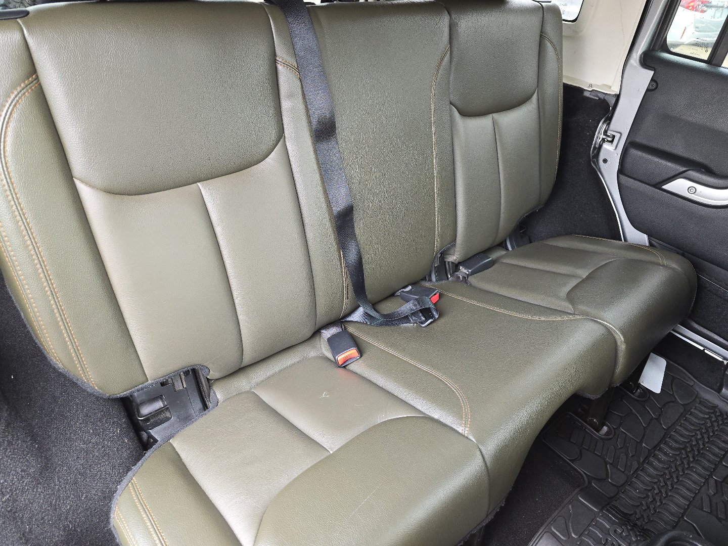 Used 2016 Jeep Wrangler Unlimited Sahara w/ Connectivity Group AWD/4WD image 22