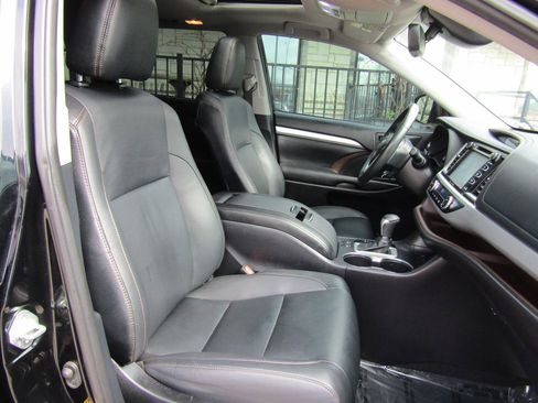 Used 2019 Toyota Highlander XLE image 13