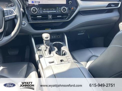 Used 2023 Toyota Highlander XLE image 18