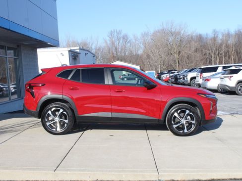 New 2026 Chevrolet Trax RS image 3