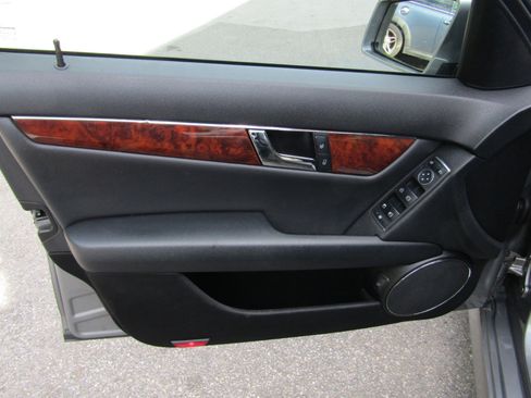 Used 2011 Mercedes-Benz C 300 4MATIC Sedan image 38