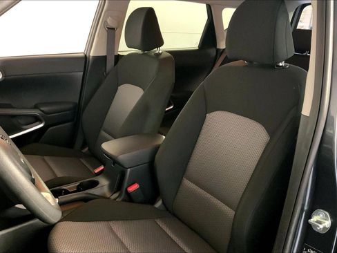 Certified 2025 Kia Soul LX w/ LX Technology Package image 22