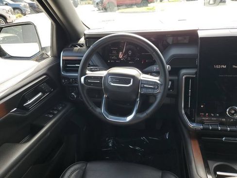 Used 2025 GMC Yukon XL Denali AWD/4WD image 12