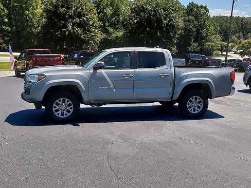 Used 2019 Toyota Tacoma SR5 AWD/4WD image 7