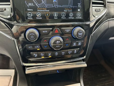 Used 2021 Jeep Grand Cherokee Limited w/ Quick Order Package 28K 80th AWD/4WD image 17