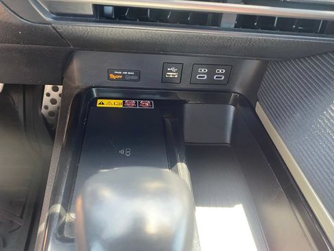 Used 2025 Toyota Camry SE w/ Convenience Package FWD image 22