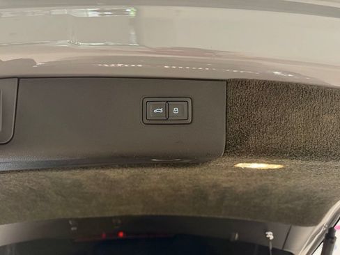 Used 2022 Bentley Bentayga AWD/4WD image 70
