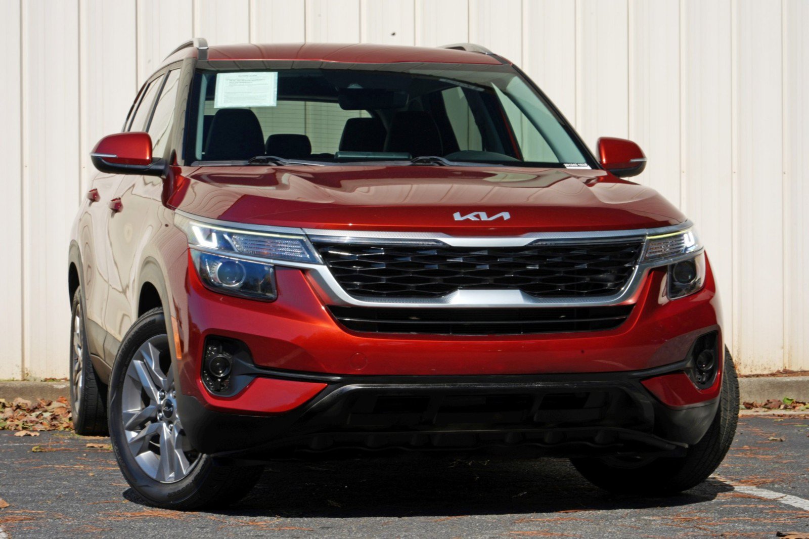 Used 2022 Kia Seltos S FWD image 2